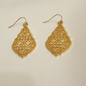 NWT Gold tone drop earrings